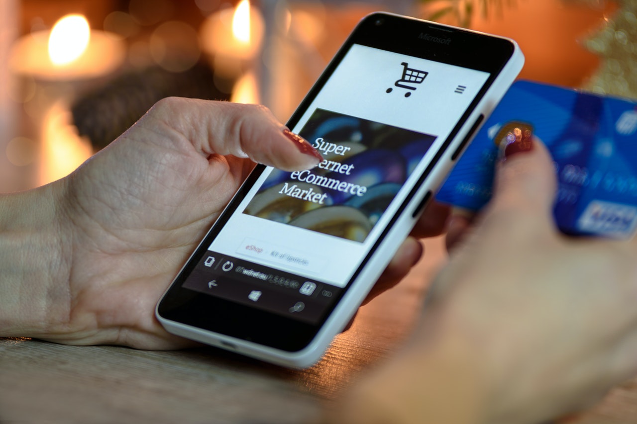 Foto de un movil en una página de venta online